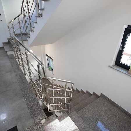 Astar Apartments - Small Рэдэуци Экстерьер фото
