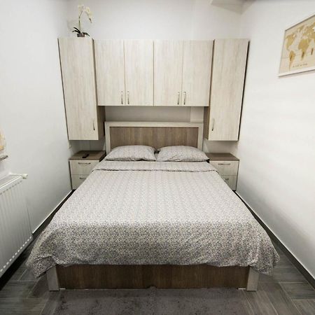 Astar Apartments - Small Рэдэуци Экстерьер фото