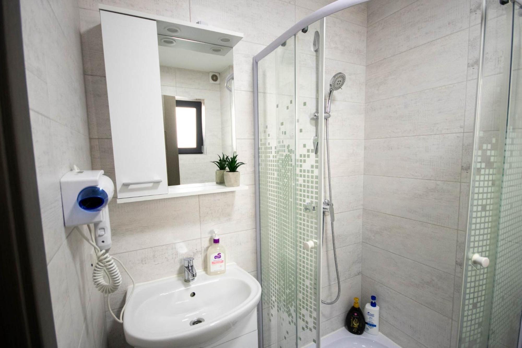 Astar Apartments - Small Рэдэуци Экстерьер фото